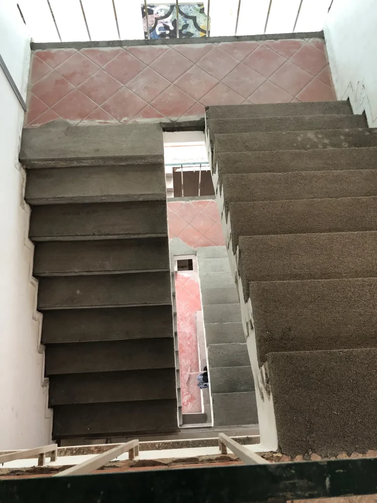 Escadaria durante a obra