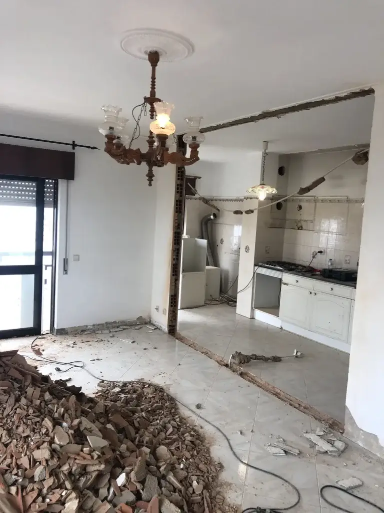 Demolições no início da obra