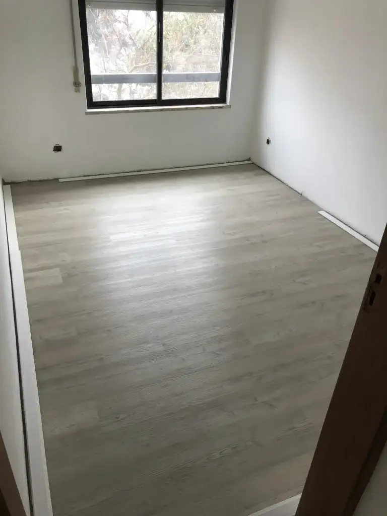 Quarto com pavimento novo